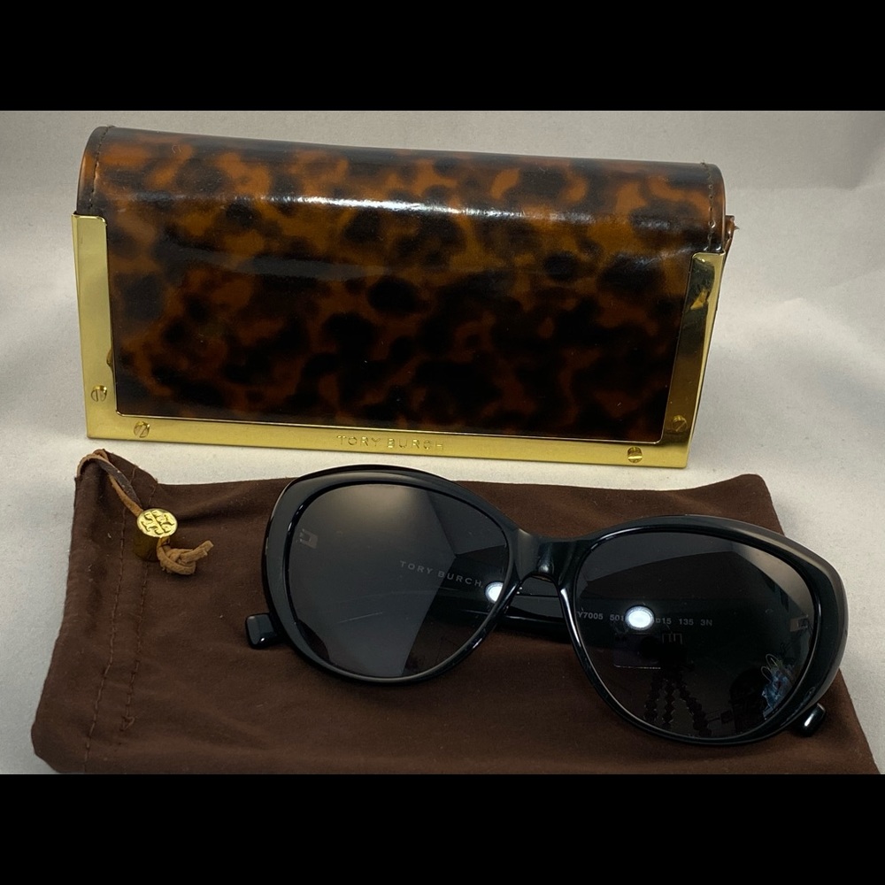 Tory Burch Cat Eye Sunglasses - Black